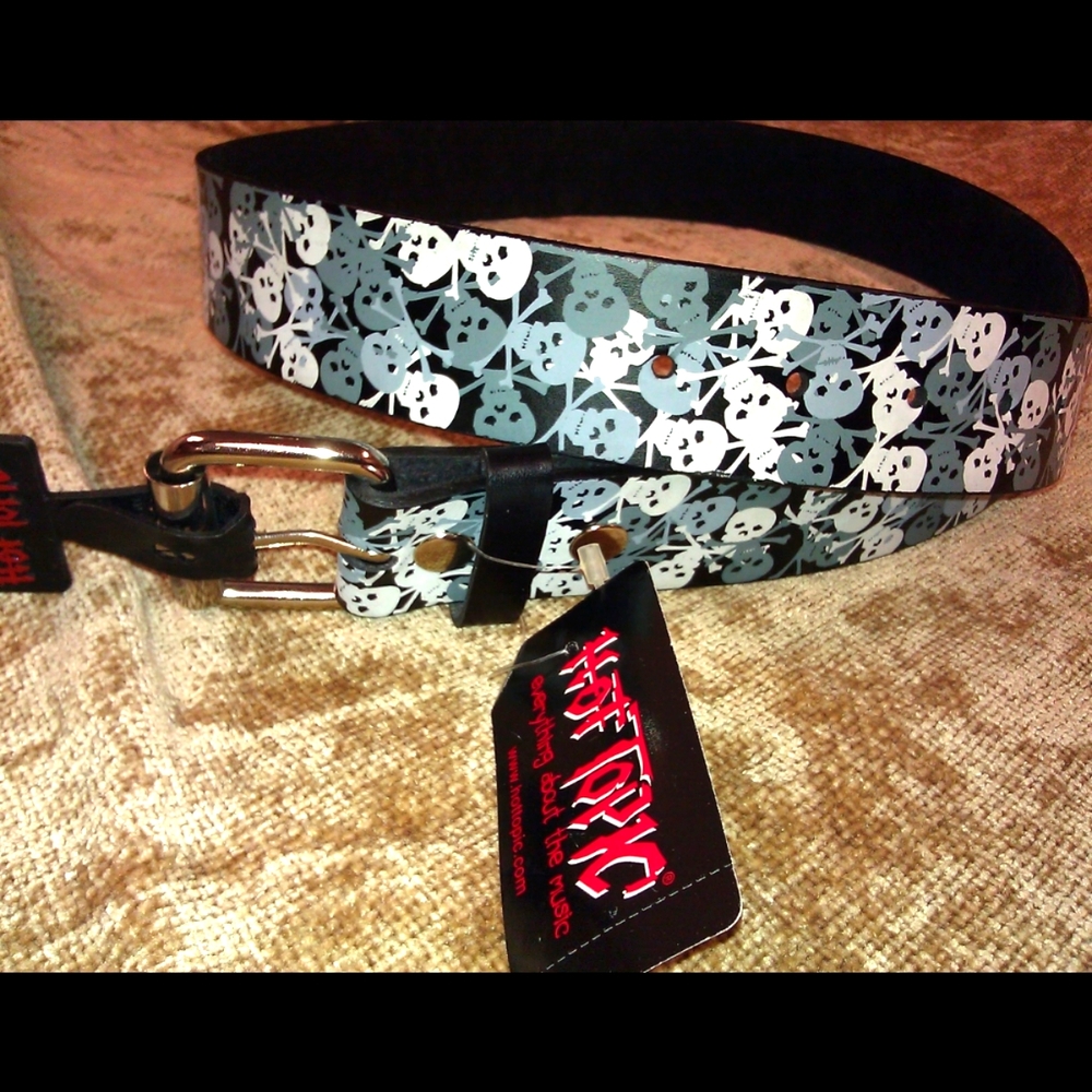 Hot Topic Belt Size 34 Black White Gray Skulls Tattoo Deadstock NEW NWT